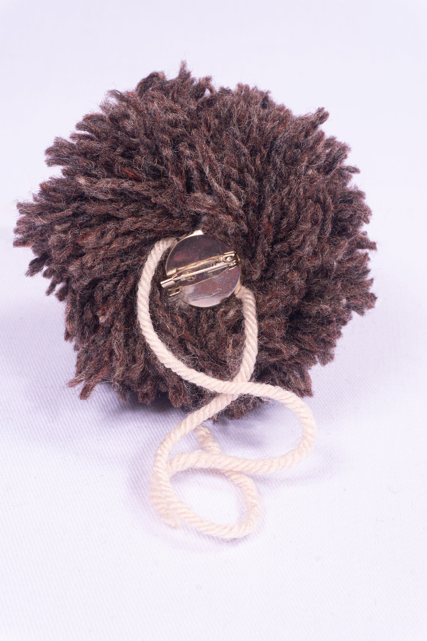 POMPOM ARTESANAL PRENDEDOR
